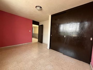 Casa en Venta con Locales Comerciales Toluca