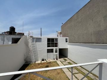 Casa en Venta con Locales Comerciales Toluca