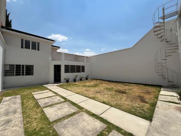 Casa en Venta con Locales Comerciales Toluca
