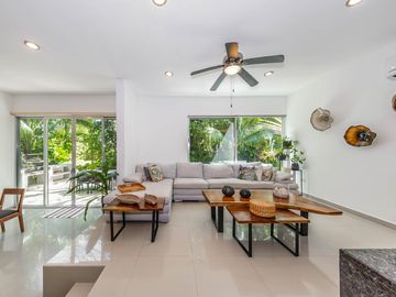 CASA MODERNA EN VENTA EN SELVAMAR, PLAYA DEL CARMEN
