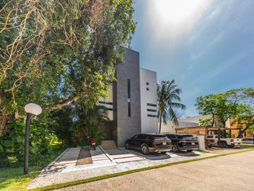 CASA MODERNA EN VENTA EN SELVAMAR, PLAYA DEL CARMEN
