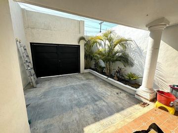 Casa en Esquina con Alberca en Venta  en Francisco de Montejo/ENTREGA INMEDIATA