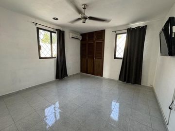 Casa en Esquina con Alberca en Venta  en Francisco de Montejo/ENTREGA INMEDIATA