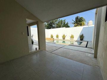 Casa en Esquina con Alberca en Venta  en Francisco de Montejo/ENTREGA INMEDIATA