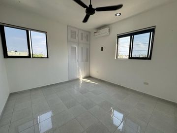 Casa en Esquina con Alberca en Venta  en Francisco de Montejo/ENTREGA INMEDIATA