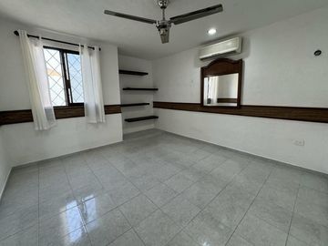 Casa en Esquina con Alberca en Venta  en Francisco de Montejo/ENTREGA INMEDIATA