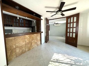 Casa en Esquina con Alberca en Venta  en Francisco de Montejo/ENTREGA INMEDIATA