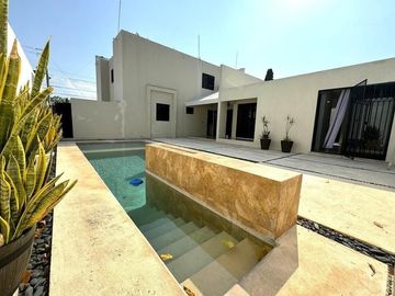 Casa en Esquina con Alberca en Venta  en Francisco de Montejo/ENTREGA INMEDIATA