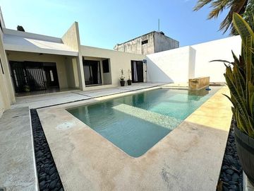 Casa en Esquina con Alberca en Venta  en Francisco de Montejo/ENTREGA INMEDIATA