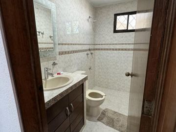 Casa en Esquina con Alberca en Venta  en Francisco de Montejo/ENTREGA INMEDIATA