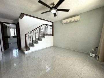 Casa en Esquina con Alberca en Venta  en Francisco de Montejo/ENTREGA INMEDIATA