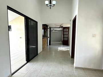 Casa en Esquina con Alberca en Venta  en Francisco de Montejo/ENTREGA INMEDIATA