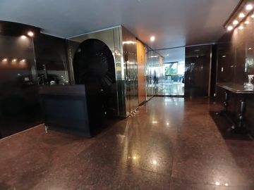 Distinguido Piso A Nuevo sobre Quintana - Con Cochera