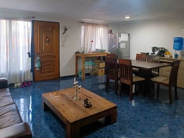 HERMOSA CASA DE DOS PISOS EN METRO SANTIAGO BUERAS, MAIPU