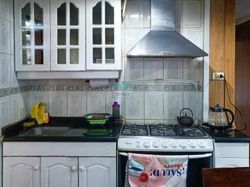 HERMOSA CASA DE DOS PISOS EN METRO SANTIAGO BUERAS, MAIPU