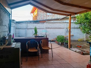 HERMOSA CASA DE DOS PISOS EN METRO SANTIAGO BUERAS, MAIPU