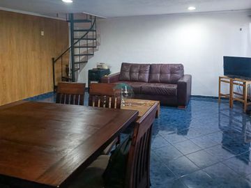 HERMOSA CASA DE DOS PISOS EN METRO SANTIAGO BUERAS, MAIPU