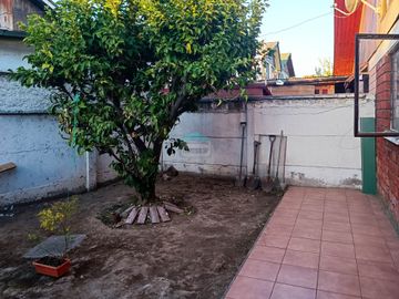 HERMOSA CASA DE DOS PISOS EN METRO SANTIAGO BUERAS, MAIPU