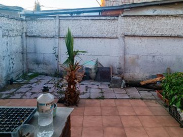 HERMOSA CASA DE DOS PISOS EN METRO SANTIAGO BUERAS, MAIPU
