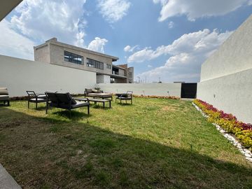 Casa Nueva  Venta excelentes acabados, dentro de Residencial con Casa club, seguridad en Metepec por Ave. Lerma.