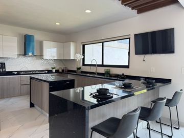 Casa Nueva  Venta excelentes acabados, dentro de Residencial con Casa club, seguridad en Metepec por Ave. Lerma.