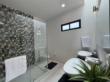 Casa Nueva  Venta excelentes acabados, dentro de Residencial con Casa club, seguridad en Metepec por Ave. Lerma.