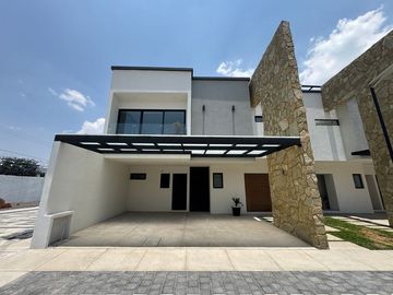 Casa Nueva  Venta excelentes acabados, dentro de Residencial con Casa club, seguridad en Metepec por Ave. Lerma.