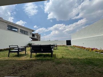 Casa Nueva  Venta excelentes acabados, dentro de Residencial con Casa club, seguridad en Metepec por Ave. Lerma.