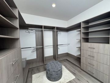 Casa Nueva  Venta excelentes acabados, dentro de Residencial con Casa club, seguridad en Metepec por Ave. Lerma.