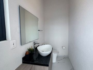 Casa Nueva  Venta excelentes acabados, dentro de Residencial con Casa club, seguridad en Metepec por Ave. Lerma.