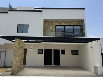 Casa Nueva en Venta; residencial con vigilancia y control de acceso por Ave, Lerma, rápida salida a CDMX, Toluca, Aeropuerto de Toluca