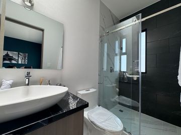 Casa Nueva en Venta; residencial con vigilancia y control de acceso por Ave, Lerma, rápida salida a CDMX, Toluca, Aeropuerto de Toluca