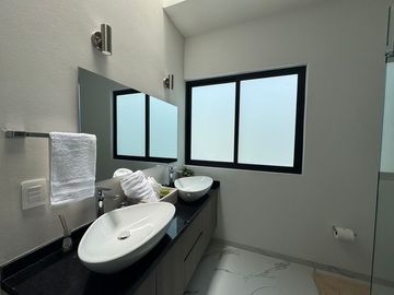 Casa Nueva en Venta; residencial con vigilancia y control de acceso por Ave, Lerma, rápida salida a CDMX, Toluca, Aeropuerto de Toluca