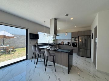 Casa Nueva en Venta; residencial con vigilancia y control de acceso por Ave, Lerma, rápida salida a CDMX, Toluca, Aeropuerto de Toluca