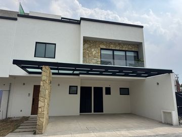 Casa Nueva en Venta; residencial con vigilancia y control de acceso por Ave, Lerma, rápida salida a CDMX, Toluca, Aeropuerto de Toluca