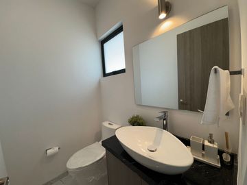Casa Nueva en Venta; residencial con vigilancia y control de acceso por Ave, Lerma, rápida salida a CDMX, Toluca, Aeropuerto de Toluca