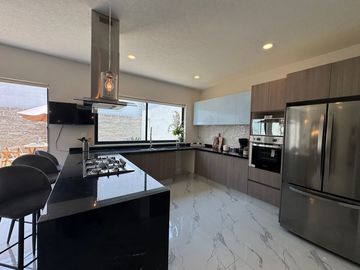 Casa Nueva en Venta; residencial con vigilancia y control de acceso por Ave, Lerma, rápida salida a CDMX, Toluca, Aeropuerto de Toluca