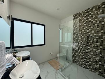 Casa Nueva en Venta; residencial con vigilancia y control de acceso por Ave, Lerma, rápida salida a CDMX, Toluca, Aeropuerto de Toluca