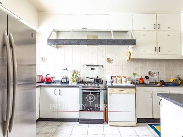 Gran casa en sector consolidado de Coquimbo ideal para área comercial.