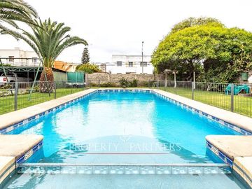 Gran casa en sector consolidado de Coquimbo ideal para área comercial.
