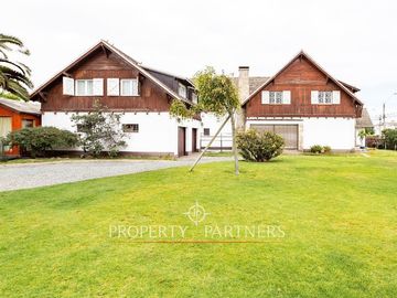 Gran casa en sector consolidado de Coquimbo ideal para área comercial.