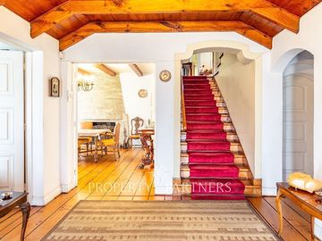 Gran casa en sector consolidado de Coquimbo ideal para área comercial.