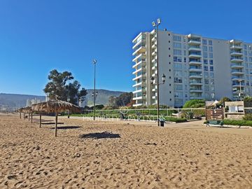 Una Oportunidad de Inversión Rentable en Papudo: Departamento con Vista al Mar y Humedal