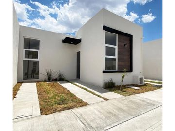 Casa en Remate en Amores De San Juan, F-740
