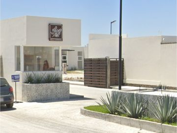 Casa en Remate en Amores De San Juan, F-740