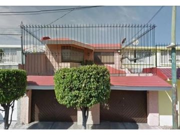 Casa en Remate en Jardín Balbuena, F-1801