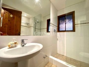 Jardín del Mar. Reñaca. Casa sólida de 324 m2.