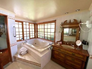 Jardín del Mar. Reñaca. Casa sólida de 324 m2.