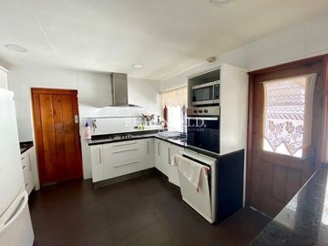 Jardín del Mar. Reñaca. Casa sólida de 324 m2.