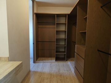 CASA EN VENTA EN MÉRIDA EN PRIVADA NORTEMERIDA CON ACABADOS DE LUJO CON ALBERCA